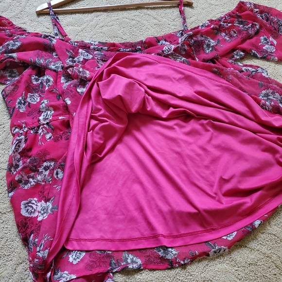 Torrid Pink Floral Spaghetti Strap Off Shoulder Top Blouse Size 5 - Picture 8 of 8
